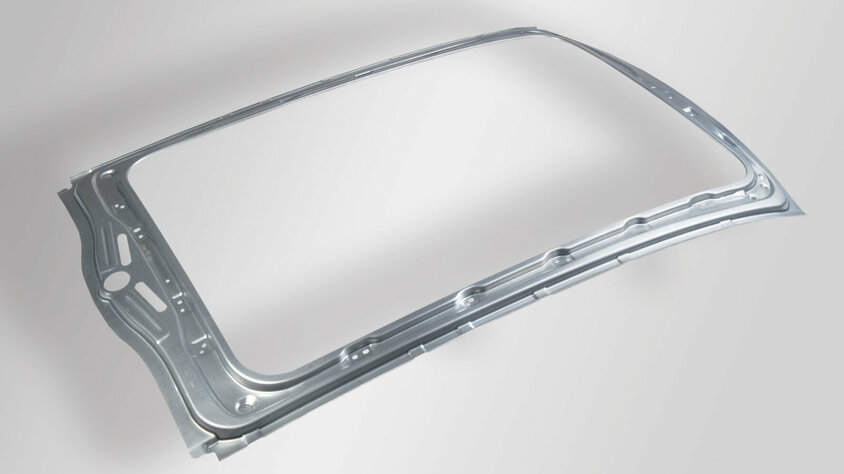 Verstärkungsrahmen aus Stahlblech, hergestellt mit einem Linienwerkzeug in der Kaltumformung.