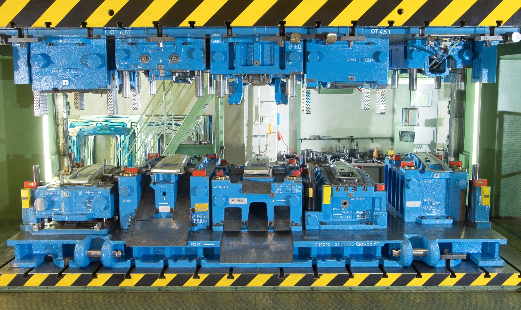 Transferwerkzeug für die Kaltumformung hochfester Bauteile in der Serienfertigung